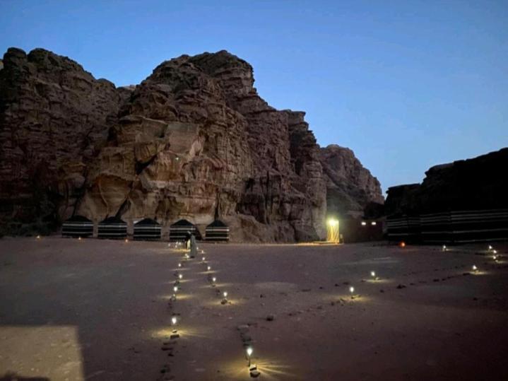 Moon City Camp Wadi Rum Buitenkant foto